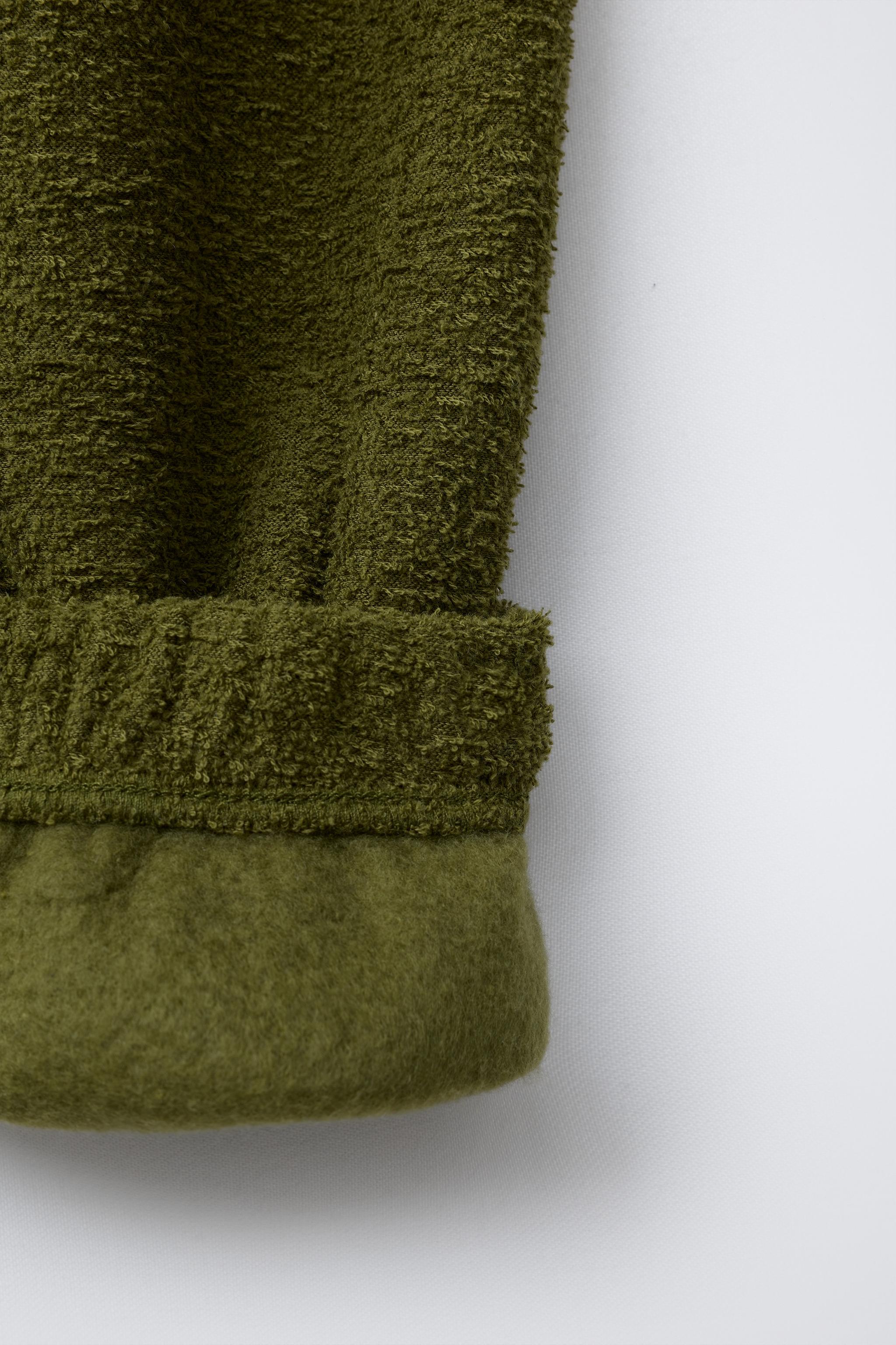 HOODIE SWEATSHIRT AND JOGGER PANTS SET WITH LABEL TEXTURE